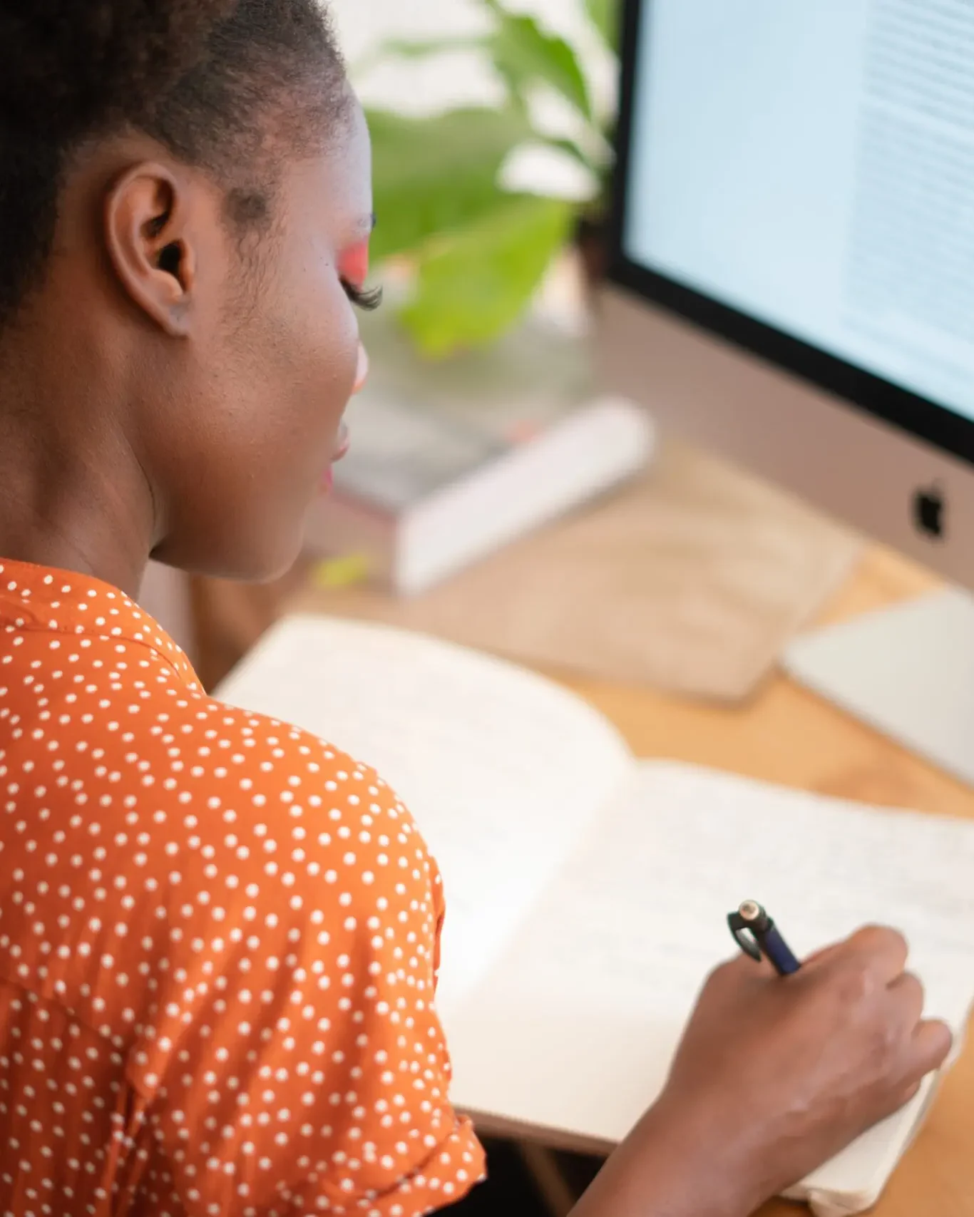 5 Reasons why the whole team should be involved in content creation and 3 things they can do to make it better 1